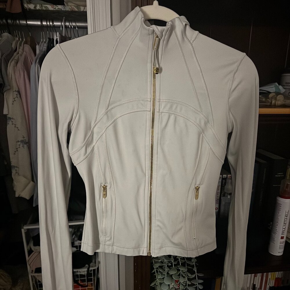 Lululemon define jacket size 6 in white and gold